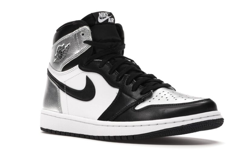 Air Jordan 1 Retro High Silver Toe - Image 3